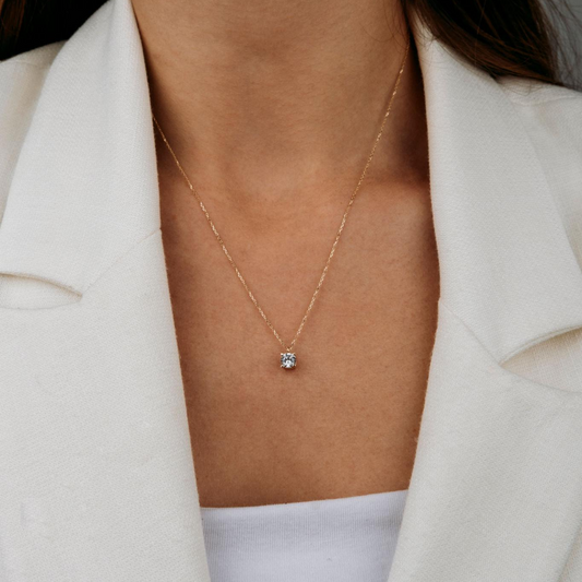 Can Women Wear Long Necklaces With Business Casual? A Complete Office Styling Guide