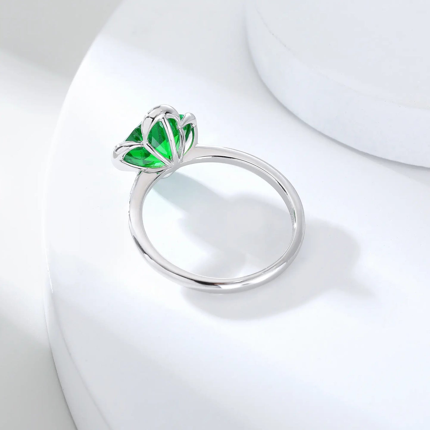Bezel-Set Emerald Four Leaf Clover Ring in 925 Sterling Silver